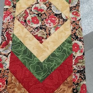 Quilted table runner & 4 off white damask napkins